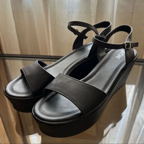Brash Shoes Nwot Black Faux Leather Platform Sandals Poshmark